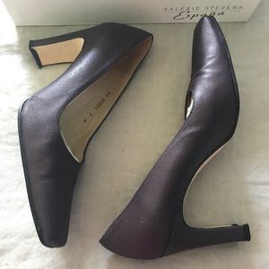 Valerie Stevens dress heels in plum fabric, size 7, in original box & packaging
